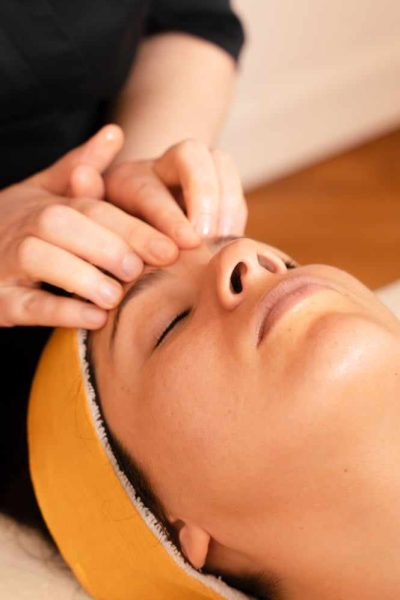 Stretch mi winkles Stretching musculaire, stretching facial, massage visage, soin du visage, menton ville, facialiste, oden, massage défroissant, anti rides